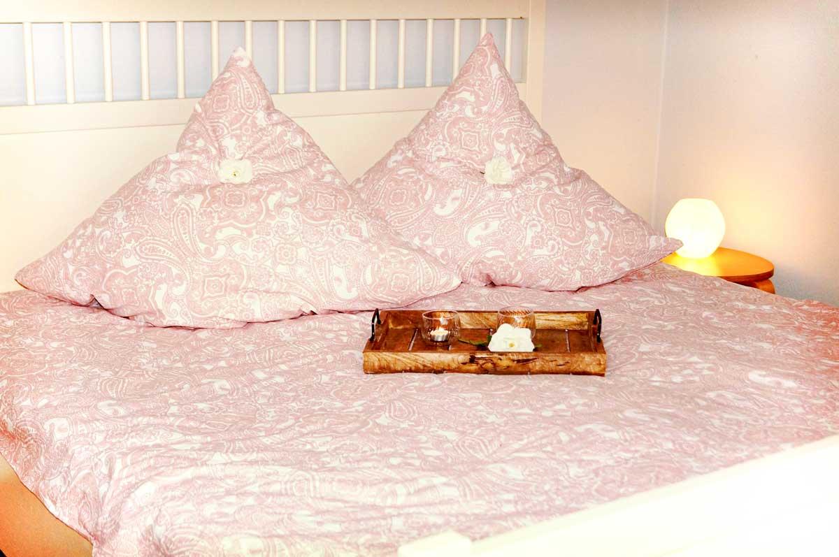 bett-mit-kerzen